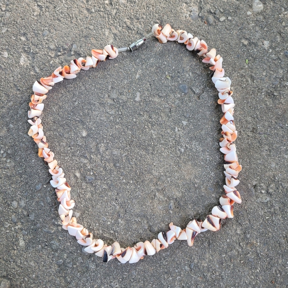🐚 Shell Beaded Choker Necklace